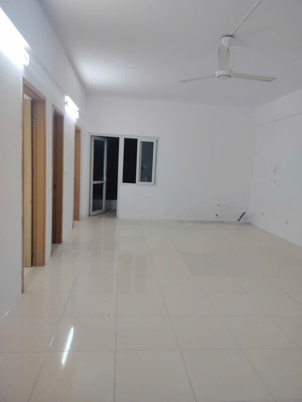 Chính chủ cần bán gấp căn hộ chung cư Thanh Hà Mường Thanh, 65m2 giá chỉ 2,2 tỷ.